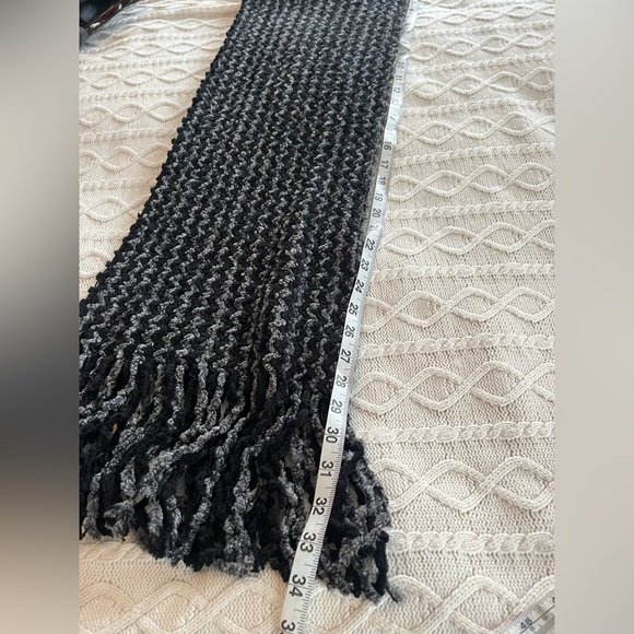 Liz Claiborne Black and Gray Knit Scarf with Fringe Made in Italy - Picture 2 of 10